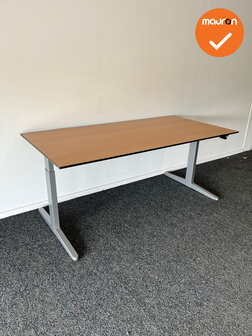 Ahrend Balance slingerverstelbaar bureau - met zilvergrijs onderstel - 160x80 - Kleur blad naar keuze