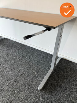 Ahrend Balance slingerverstelbaar bureau - met zilvergrijs onderstel - 160x80 - Kleur blad naar keuze