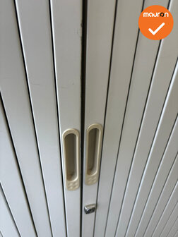 Roldeurkast - B Keuze - 135x120x47cm - Witgrijs met witgrijze metalen deuren - Zonder sleutel