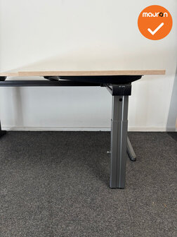 Ahrend Essa hoekbureau - Handmatig verstelbaar - 160x120cm - Bladkleur naar keuze - Antraciet onderstel 