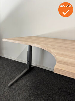 Ahrend Essa hoekbureau - Handmatig verstelbaar - 160x120cm - Bladkleur naar keuze - Antraciet onderstel 