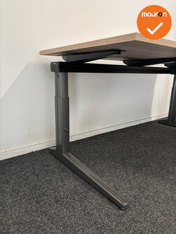 Ahrend Essa hoekbureau - Handmatig verstelbaar - 160x120cm - Bladkleur naar keuze - Antraciet onderstel 