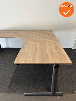 Ahrend 500 hoekbureau -200x200 - Bladkleur naar keuze - Slinger verstelbaar