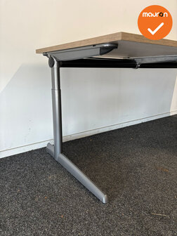 Ahrend 500 hoekbureau -200x200 - Bladkleur naar keuze - Slinger verstelbaar