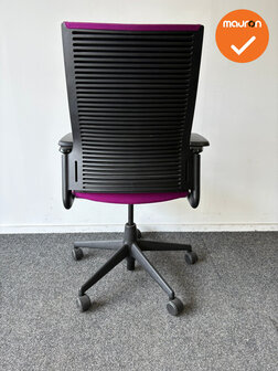 Ahrend 2020 - refurbished - hoge rug - Paarse stoffering - zwart voetkruis - zonder lendesteun 