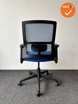 Ahrend 2020 verta bureaustoel - refurbished - blauwe stoffering - blauw netweave - inclusief lendesteun - medium rug - zwart vo