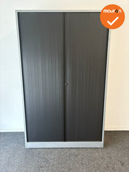 Roldeurkast - Ahrend - B Keuze - 195x120x45cm - Zilvergrijs met zwarte kunststof roldeuren 