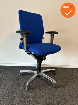 Haworth Comforto 77 - Nieuwe blauwe stoffering - Chroom voetkruis - Kunstlederen Armpads