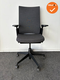 Ahrend 2020 - refurbished - hoge rug - Antracietgrijs gem&ecirc;leerde stoffering - zwart voetkruis - zonder lendesteun 