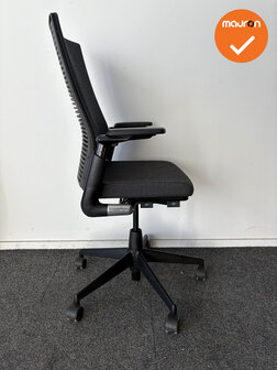 Ahrend 2020 - refurbished - hoge rug - Antracietgrijs gem&ecirc;leerde stoffering - zwart voetkruis - zonder lendesteun 