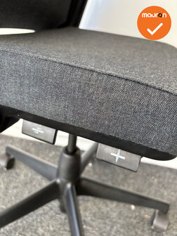 Ahrend 2020 - refurbished - hoge rug - Antracietgrijs gem&ecirc;leerde stoffering - zwart voetkruis - zonder lendesteun 