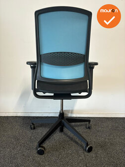 Gispen Zinn  - 4D Armleggers - Zwart gestoffeerde zitting met blauw netweave - zwart voetkruis