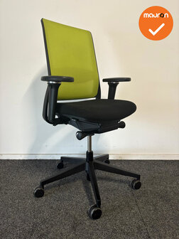 Gispen Zinn - 4D Armleggers - Zwart gestoffeerde zitting met groen netweave - zwart voetkruis