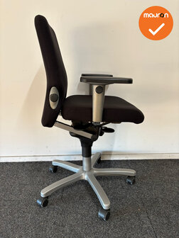 Haworth Comforto 77 - zwarte stoffering  - medium rug - zilvergrijs voetkruis