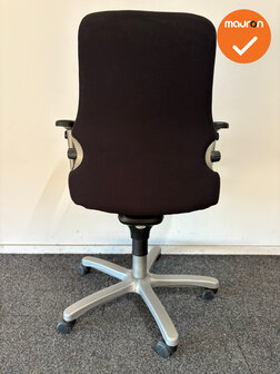 Haworth Comforto 77 - zwarte stoffering  - medium rug - zilvergrijs voetkruis