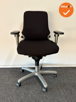 Haworth Comforto 77 - zwarte stoffering  - medium rug - zilvergrijs voetkruis