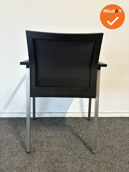 Giersberger vergaderstoel - Zwart bestaande stoffering met netweave rug