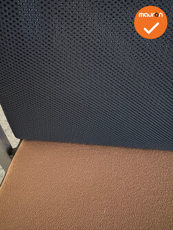 Giersberger vergaderstoel - Taupe bestaande stoffering met zwarte netweave rug