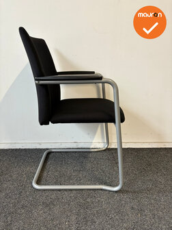 Comforto 5588 vergaderstoel - bestaand zwarte stoffering - grijs slede onderstel