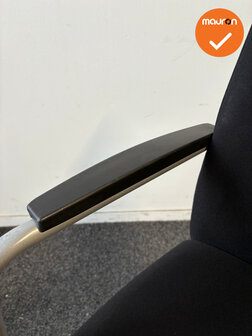 Comforto 5588 vergaderstoel - bestaand zwarte stoffering - grijs slede onderstel
