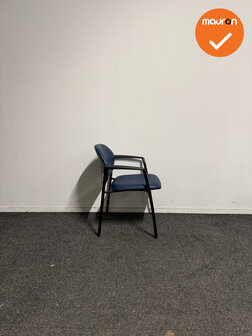 Vergaderstoel - Ahrend 320 - blauw kunstleer - zwart frame
