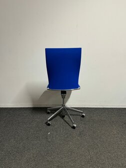 Ahrend - 350 - Vergaderstoel - Blauw gestoffeerd 