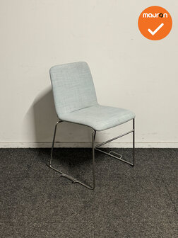 Refurbished Vergaderstoel Lichtblauw met Zilvergrijs Onderstel