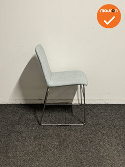 Refurbished Vergaderstoel Lichtblauw met Zilvergrijs Onderstel