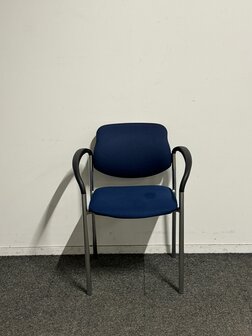 Piqueras Y Crespo - Vergaderstoel - Blauw gestoffeerd - chroom frame
