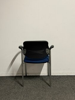 Piqueras Y Crespo - Vergaderstoel - Blauw gestoffeerd - chroom frame