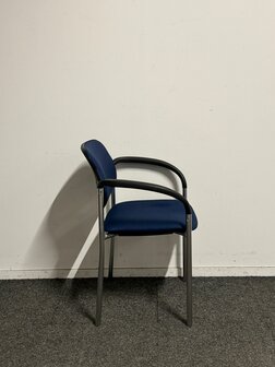 Piqueras Y Crespo - Vergaderstoel - Blauw gestoffeerd - chroom frame