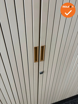 Aspa - Roldeurkast - 137x120x47 cm - Antraciet met beige deuren - metalen deuren