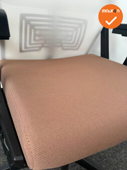 Haworth Comforto 59 - Wit netweave en Taupe zitting - Nieuw gestoffeerd - Kleur voetkruis naar keuze