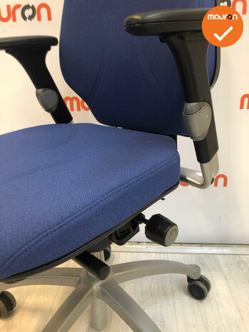 RH Logic 400 - Nieuwe blauwe stoffering  - Zilvergrijs voetkruis