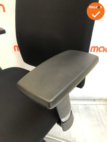 Asana - Bureaustoel - 3D armleggers - Zwarte stoffering - Gepolijst Aluminium voetkruis