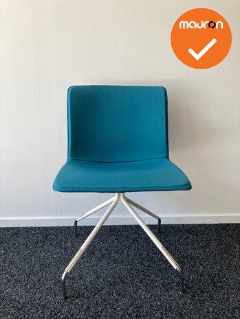 Gispen NOMI - Designstoel - Afneembare stoffering - met een wit gecoat onderstel