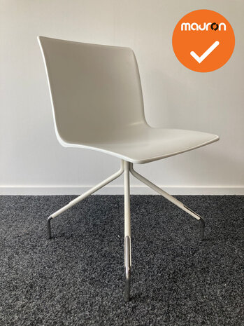 Gispen NOMI - Designstoel - Zonder stoffering - met een wit gecoat onderstel