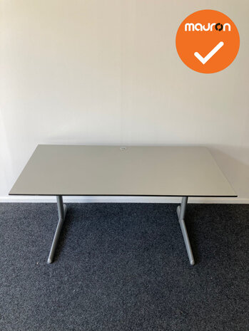 Ahrend 500  bureau - 160x80cm - Grijs - volkern - Essa - zilvergrijs onderstel