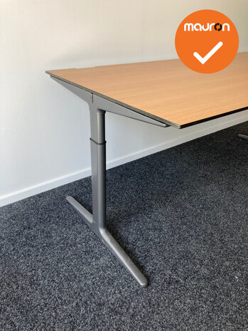Ahrend Mehes handmatig verstelbaar buikbureau - Beuken volkern-  180x80/90 - Antracietgrijs onderstel