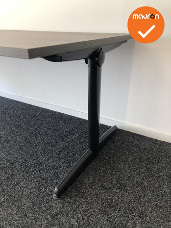 Ahrend 500 handmatig verstelbaar bureau - nieuw blad naar keuze - afmeting naar keuze - zwart onderstel