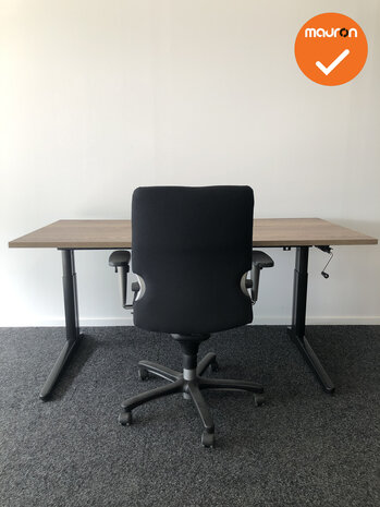 Refurbished Ahrend Essa Werkplek - Afmeting naar keuze - Bladkleur naar keuze - Slingerverstelbaar - Zwart onderstel- Inclusief