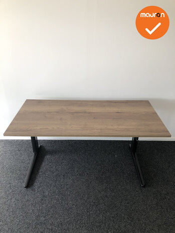Refurbished Ahrend Essa Werkplek - Afmeting naar keuze - Bladkleur naar keuze - Slingerverstelbaar - Zwart onderstel- Inclusief