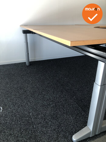 Ahrend hoekbureau -200x200 - Beuken - Melamine - Hoek naar keuze - Essa - Zilvergrijs onderstel