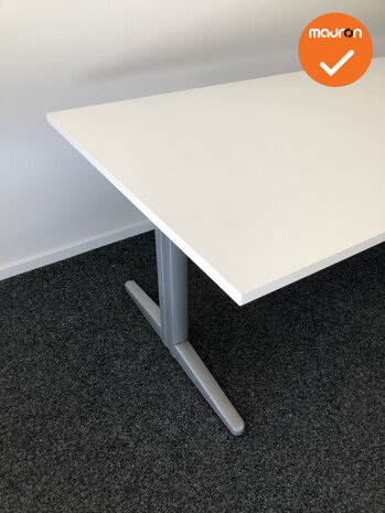 Ahrend Essa vergadertafel - Rechthoekig - 180x100cm - Wit Melamine - Zilvergrijs onderstel 