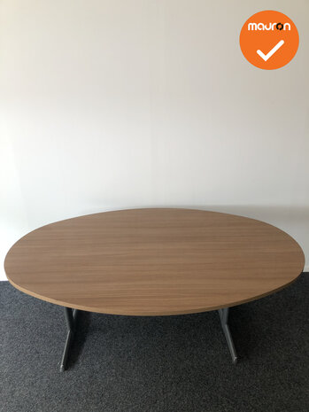 Ahrend 500 vergadertafel - Ovaal - 200x120cm - Kleur onbekend - Melamine - Zilvergrijs onderstel 