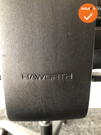 Haworth Comforto 59 - Zwarte stoffering - Met netweave rug - Zwart voetkruis 