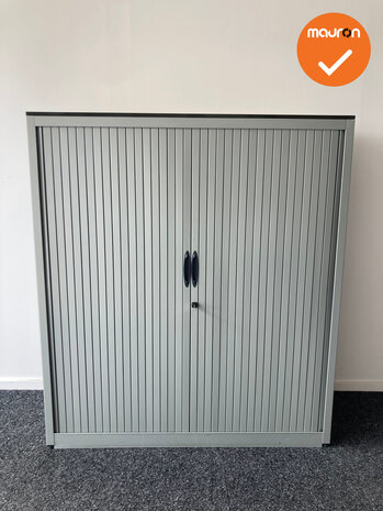 Roldeurkast Aspa  - Zilvergrijs - 137x120x47cm - Zilvergrijs met grijze metalen deuren