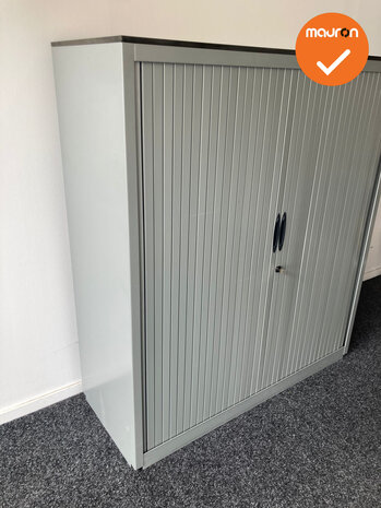 Roldeurkast Aspa  - Zilvergrijs - 137x120x47cm - Zilvergrijs met grijze metalen deuren
