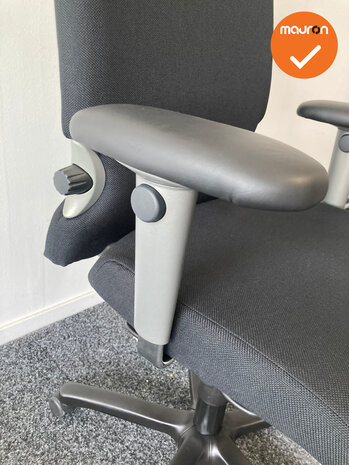 Haworth Comforto 77 met hoofdsteun - nieuwe zwarte stoffering - inclusief kunstleren armpads