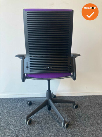 Ahrend 2020 hoge rug - refurbished - Paarse stoffering - Zwart voetkruis - Inclusief lendesteun